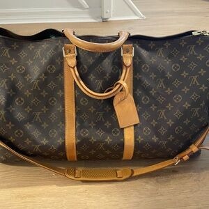 Gently used Louis Vuitton Keepall 60. Comes with strap. Perfect condition.